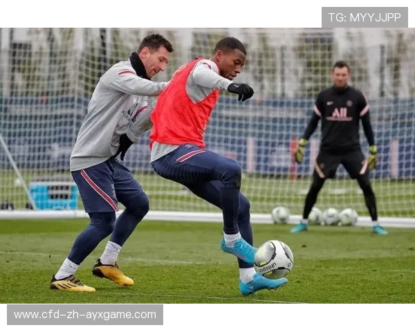 利物浦训练场亮相复古红白配色